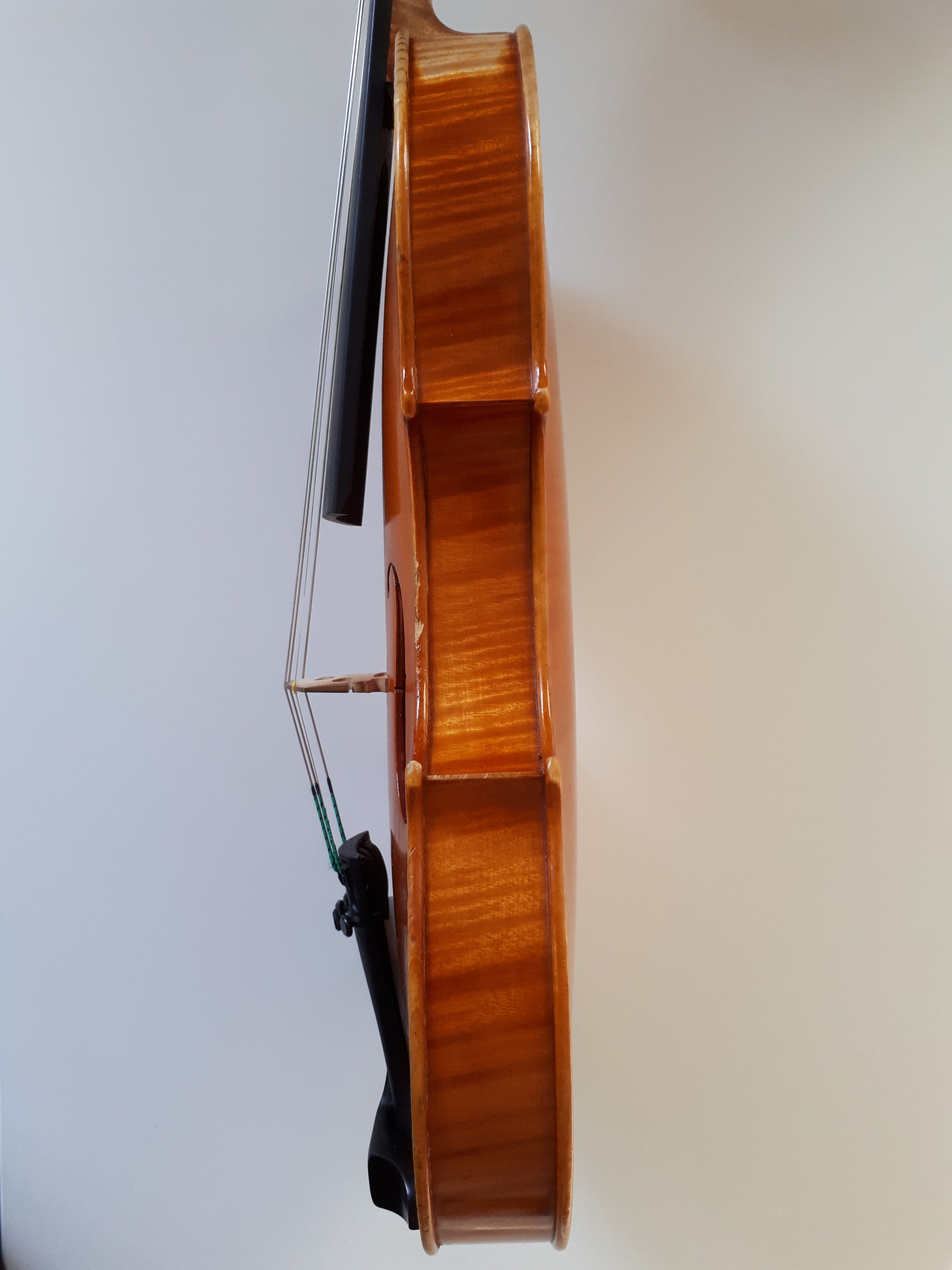 Cellist Ola Karlsson försäljare av peter westerlund cello instrument 